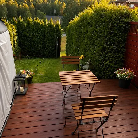 2 Beds With Free Parking, Private Garden & Entrance Near Metro Garden *
